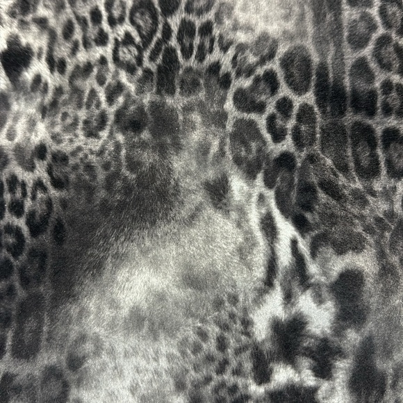 Karen Kane Crushed Velvet Animal Print Fitted Skirt Size 6 Black Cheetah - Picture 2 of 7